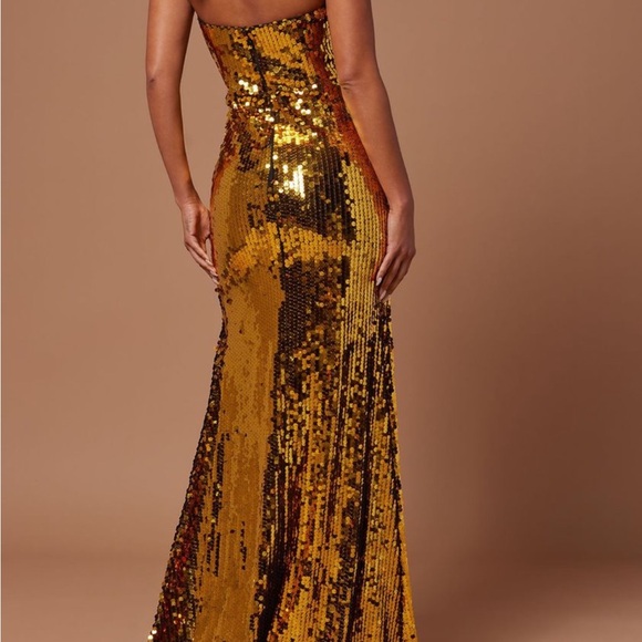 Women's Claudette Sequin
Maxi Dress in Gold - new with tags NWT - Picture 3 of 4